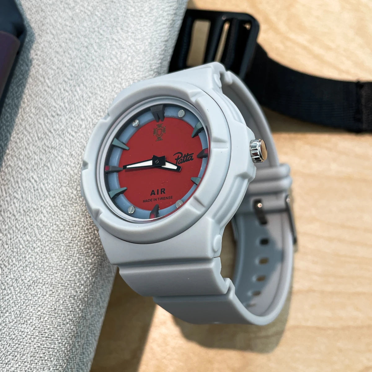 2025 new men's watch brand genuine men's high-end men's quartz watch light luxury sports boys gift waterproof